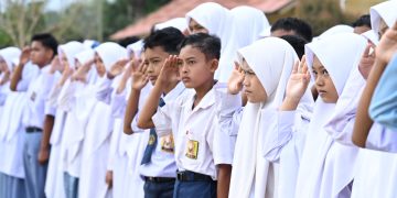 Kemendikdasmen Terbitkan Surat Edaran Pelaksanaan Upacara Bendera di Sekolah