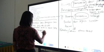 IFP Sentuh Maumere, Ciptakan Pembelajaran Interaktif di Ruang Kelas